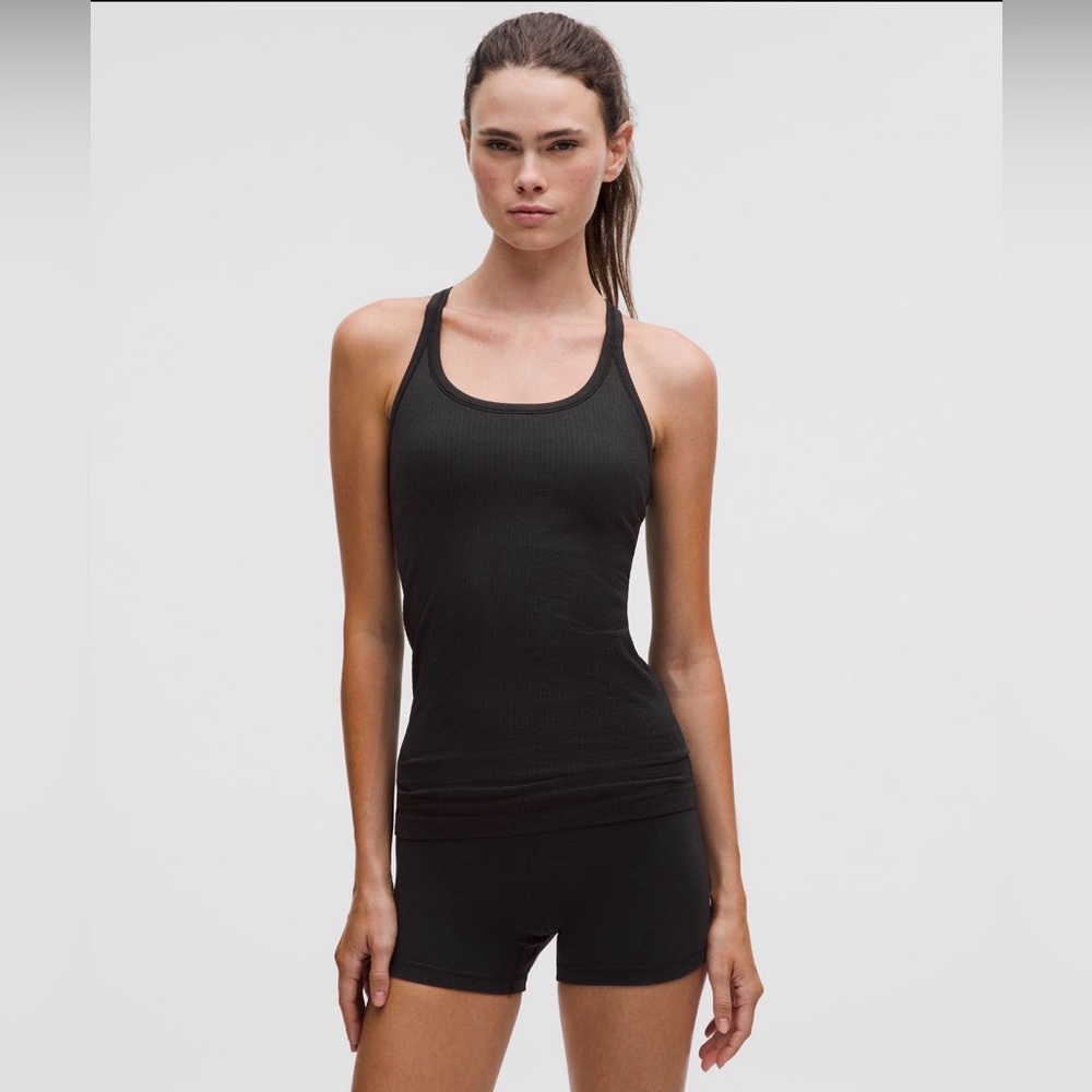 Lululemon Ebb to Street Tank Top *Light
Support, B/C Cup
Colour Black
Size 8